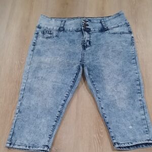 BAMBOO Blue Acid Wash Denim Capris